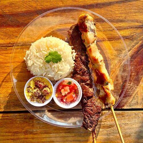 Food Truck para confraternização com pratos variados Food Truck para confraternização com pratos variados